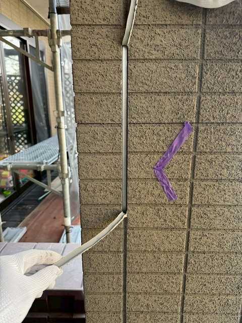 目地の下処理作業